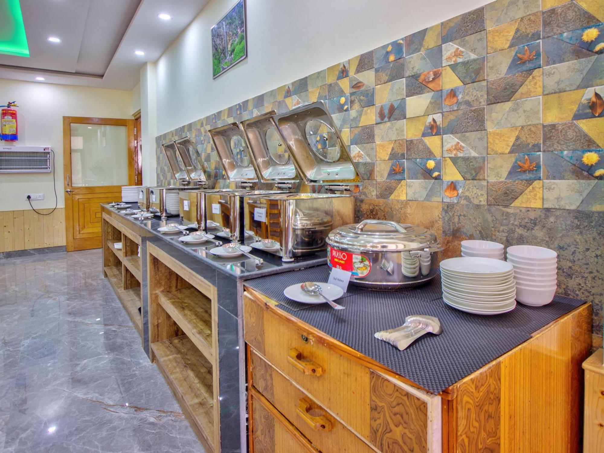 Swastik Grand Manali Hotell Exteriör bild